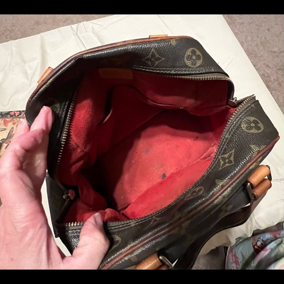 SOLD**** Authentic Louis Vuitton Excentri-Cite Handbag - Picture 12 of 16